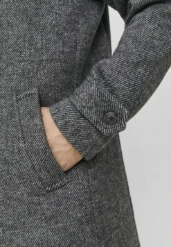 JACK&JONES Premium Blamelton SnCappotto CortoDark Grey Uomo Cappotti JAM22T04V-C14 12 JACK&JONES Premium Blamelton SnCappotto CortoDark Grey Uomo Cappotti JAM22T04V-C14 -DeFacto Italia 2025 00be974e5c714f2491f2d3daa839661d