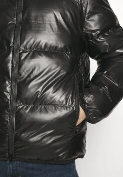 EA7 Emporio Armani Giacca InvernaleNero Uomo Giacche EA722T04N-Q11 -DeFacto Italia 2025 04c684a0c664428389158e6b8ce4e9b8