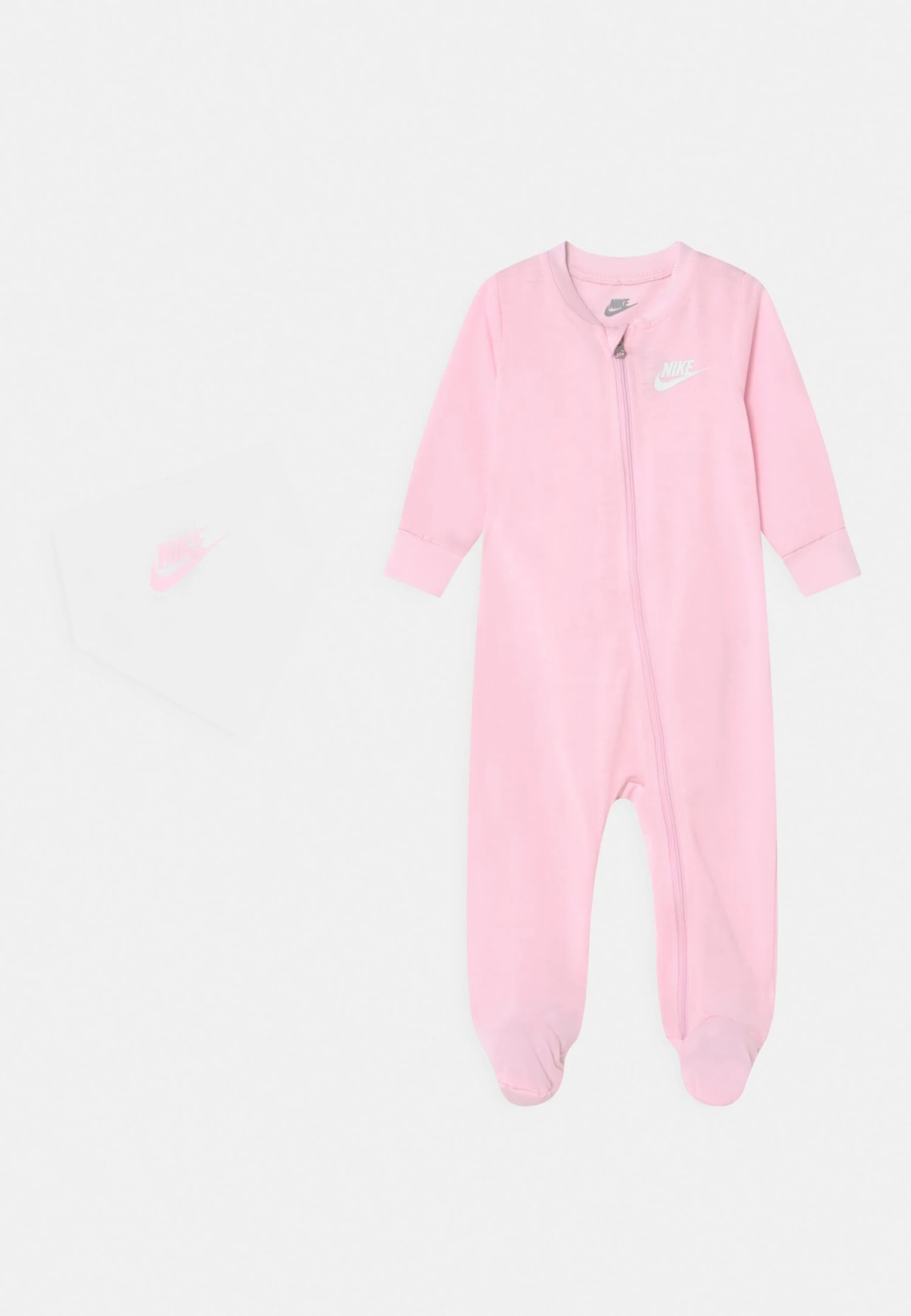 Nike Sportswear Nike Baby Footed Coverall And Bib Unisex SetTuta JumpsuitPink Foam Bambini Tute E Set NI126D06V-J11 3 Nike Sportswear Nike Baby Footed Coverall And Bib Unisex SetTuta JumpsuitPink Foam Bambini Tute E Set NI126D06V-J11
