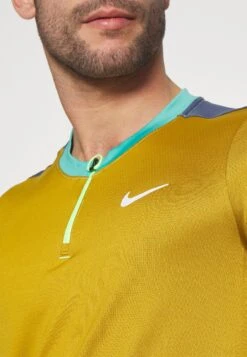 Nike Performance AdvantageT-Shirt SportBronzine/Diffused Blue/Washed Teal/White Uomo T-shirt E Polo N1242D4K9-O11 -DeFacto Italia 2025 06759d050a514fcfbdaf48448ea35c64