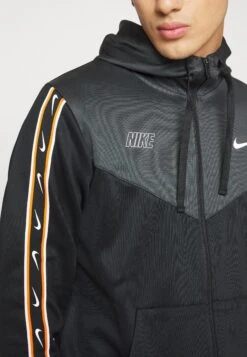 Nike Sportswear M Nsw Repeat Sw Pk Fz Giacca SportivaBlack/Dark Smoke Grey/White Uomo Pantaloni Sportivi E Joggers NI122T098-Q11 -DeFacto Italia 2025 1cb9ed3b638147439c86453907f9b312