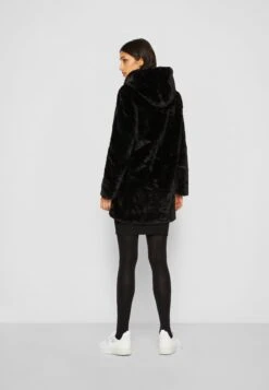 URBAN CLASSICS Cappotto ClassicoBlack Donna Cappotti UR621U00G-Q11 -DeFacto Italia 2025 3c82f7d9a0804f0c857fa43a28fe4f3c