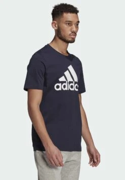 ADIDAS PERFORMANCE T-Shirt Con StampaDark Blue Uomo T-shirt E Polo AD542D3CW-K11 -DeFacto Italia 2025 427e09aa33414ad690fccb3b2e72327e
