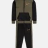 Nike Sportswear B Therma Fit Set UnisexTutaBlack Bambini Pantaloni NI126D06K-Q11 -DeFacto Italia 2025 44515a7a2bb341418d453c1ded281aa7