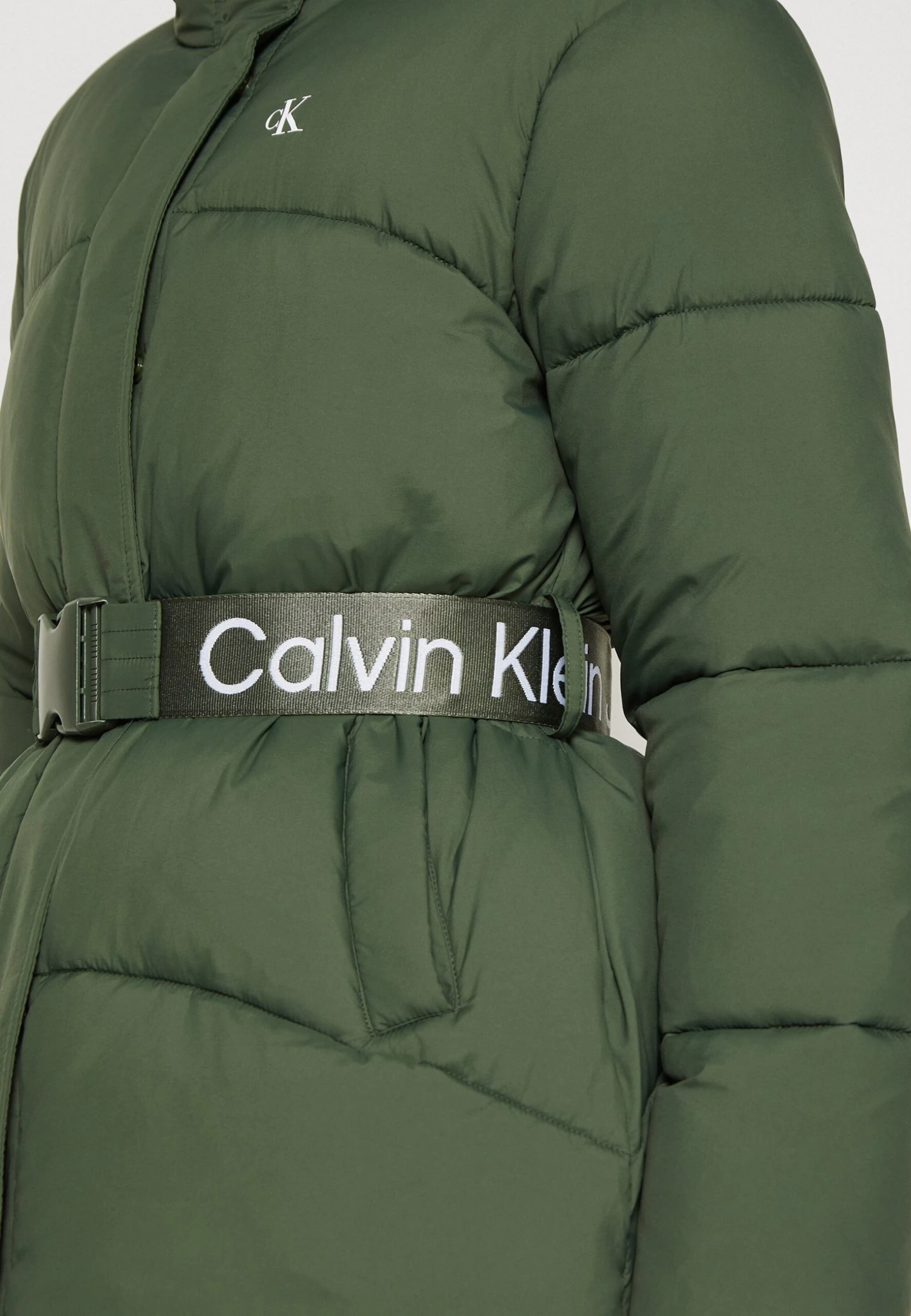 Calvin Klein Jeans Logo Belt Short PufferCappotto InvernaleThyme Donna Cappotti C1821U06E-N11 8 Calvin Klein Jeans Logo Belt Short PufferCappotto InvernaleThyme Donna Cappotti C1821U06E-N11 - immagine 6