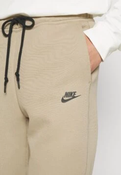 Nike Sportswear Pantaloni Sportivi - Khaki/Black -DeFacto Italia 2025 509c0f0e4fb44e84b010301204273e1a