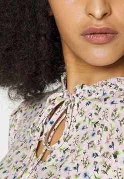 Selected Femme SlfcollinsCamicettaBirch Donna Camicie E Bluse SE521E0QD-T11 -DeFacto Italia 2025 5d3f968e5b484d2eb0ebf24737c8356b