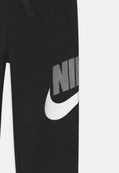 Nike Sportswear Club UnisexPantaloni SportiviBlack Bambini Pantaloni NI126B01L-Q13 7 Nike Sportswear Club UnisexPantaloni SportiviBlack Bambini Pantaloni NI126B01L-Q13 -DeFacto Italia 2025 7569d52bef4a43df876fb6eace70c9c1