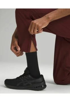 Lululemon Surge Raw Pantaloni SportiviRed Merlot Uomo Pantaloni LLS42E011-G11 -DeFacto Italia 2025 7a1d7cddba5e47809d2fb9e3d95546b5