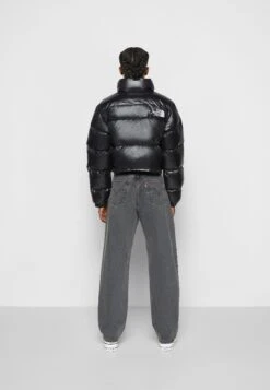 The North Face Nuptse Short JacketPiuminoBlack Donna Giacche E Blazer TH321U014-Q11 15 The North Face Nuptse Short JacketPiuminoBlack Donna Giacche E Blazer TH321U014-Q11 -DeFacto Italia 2025 7d062a9d00eb44b38139ca779603b3a4