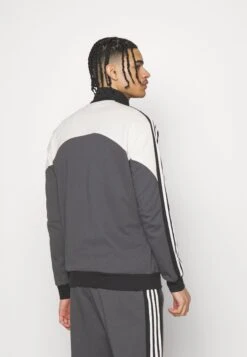 Adidas Sportswear M Cb TsTutaGrey Six Uomo Pantaloni Sportivi E Joggers AD542K06M-C11 -DeFacto Italia 2025 7dfe2f2274bd45a89ea98be74b09e21a