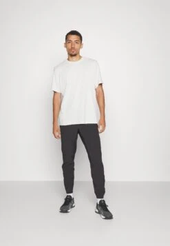 Lululemon License To Train JoggerPantaloni SportiviBlack Uomo Pantaloni LLS42E00D-Q11 13 Lululemon License To Train JoggerPantaloni SportiviBlack Uomo Pantaloni LLS42E00D-Q11 -DeFacto Italia 2025 809dc0a4685c444b98b2a11c1bf25475