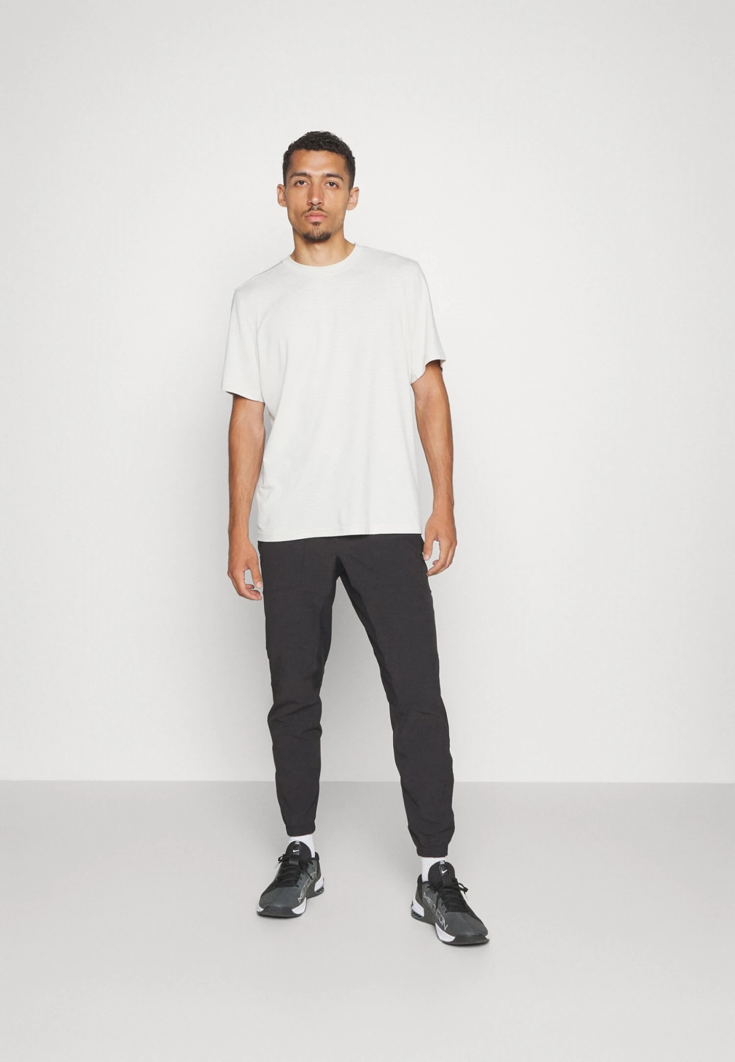 Lululemon License To Train JoggerPantaloni SportiviBlack Uomo Pantaloni LLS42E00D-Q11 7 Lululemon License To Train JoggerPantaloni SportiviBlack Uomo Pantaloni LLS42E00D-Q11 - immagine 5