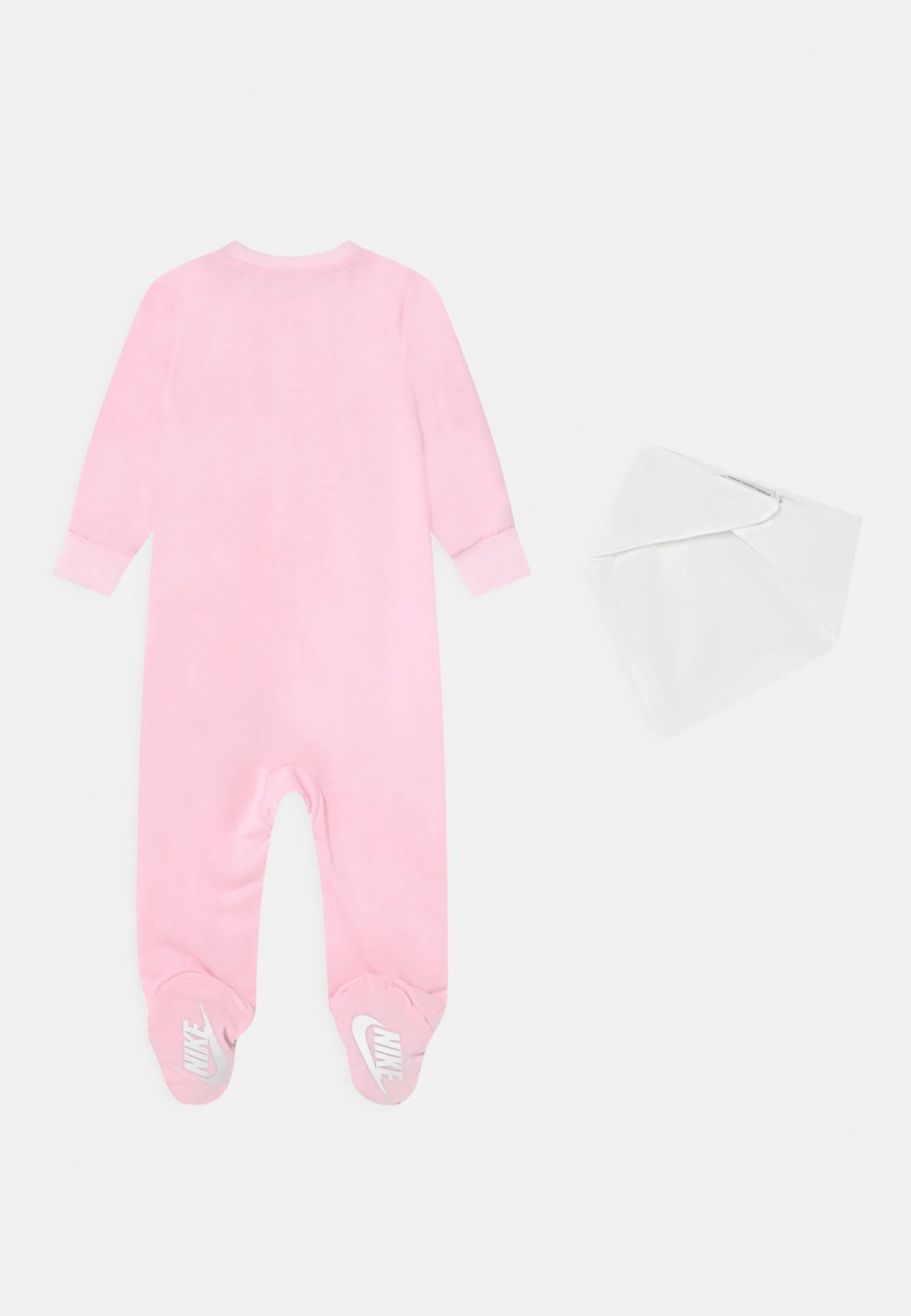 Nike Sportswear Nike Baby Footed Coverall And Bib Unisex SetTuta JumpsuitPink Foam Bambini Tute E Set NI126D06V-J11 4 Nike Sportswear Nike Baby Footed Coverall And Bib Unisex SetTuta JumpsuitPink Foam Bambini Tute E Set NI126D06V-J11 - immagine 2