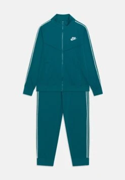 Nike Sportswear Tracksuit Taped UnisexGiacca SportivaGeode Teal/White Bambini Abbigliamento Outwear NI126D0BM-P11 -DeFacto Italia 2025 9dea7f214f5242fdb3553257b8323119