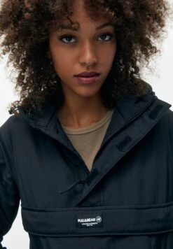 PULL & BEAR Pouch Pocket Giacca Da Mezza StagioneBlack Donna Giacche E Blazer PUC21U0FZ-Q11 -DeFacto Italia 2025 a0c0354d959d431ea08a8175844b35eb