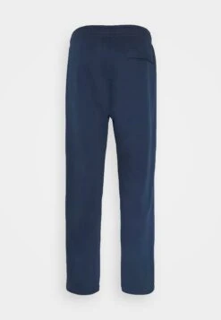 Nike Sportswear Club PantPantaloni SportiviMidnight Navy Uomo Pantaloni Sportivi E Joggers NI122E075-K11 -DeFacto Italia 2025 a9639e764b9342d48f4b102890c0906a