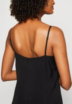 Marc O'Polo Overall Slip Style Cropped V-Neck Spaghetti StrapsTuta JumpsuitBlack Donna Tute Jumpsuit MA321T017-Q11 -DeFacto Italia 2025 a9ad9cca14cd4597934dc59110ffc2b6