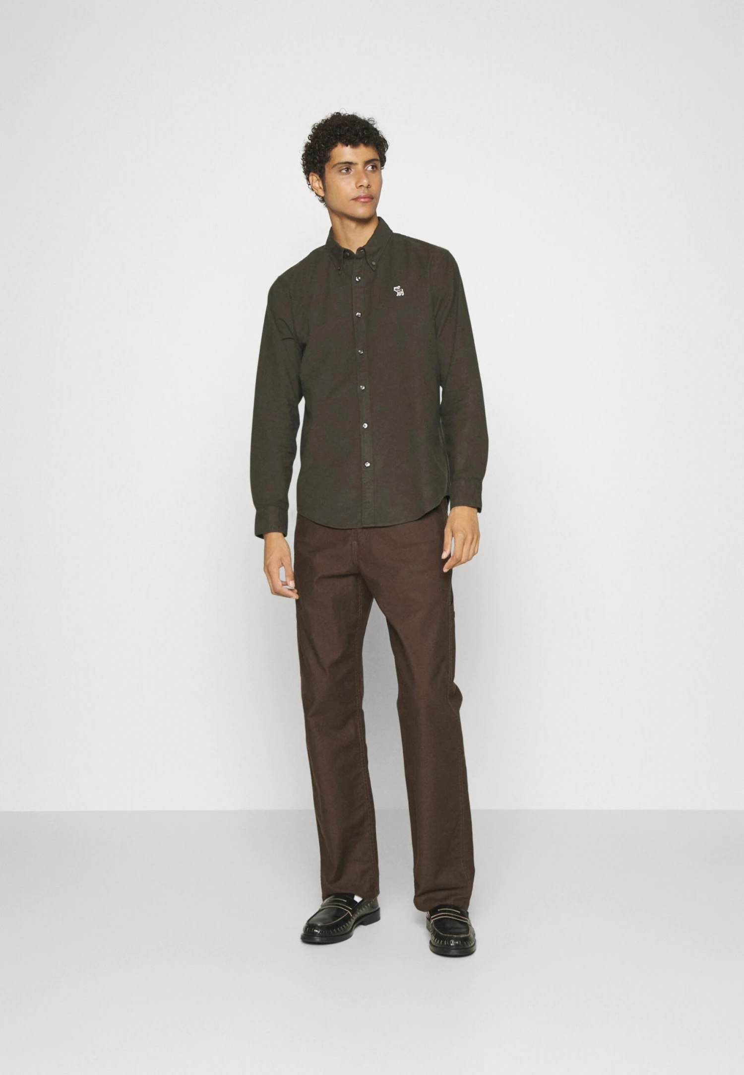 Abercrombie & Fitch Icon Easy Colors - Camicia - Olive Solid 4 Abercrombie & Fitch Icon Easy Colors - Camicia - Olive Solid - immagine 2