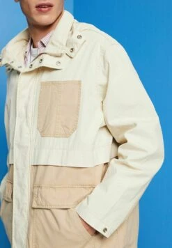 ESPRIT OutdoorGiacca LeggeraSand Uomo Giacche ES122T0AP-B11 -DeFacto Italia 2025 b58488fb2dcb48a0ad38050542733be8