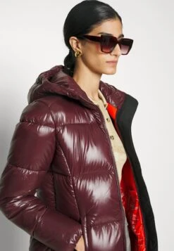 SAVE THE DUCK InesCappotto InvernaleBurgundy Black Donna Cappotti TD021U08L-Q11 -DeFacto Italia 2025 b5e65a97fc134459b38896d77fe4581b