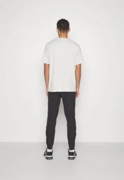 Lululemon License To Train JoggerPantaloni SportiviBlack Uomo Pantaloni LLS42E00D-Q11 12 Lululemon License To Train JoggerPantaloni SportiviBlack Uomo Pantaloni LLS42E00D-Q11 -DeFacto Italia 2025 ba594942aaeb4b598df512b01c5bee56