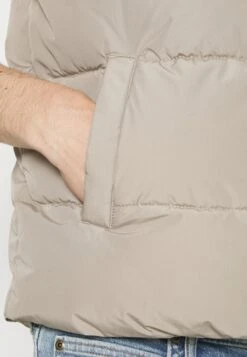 Only & Sons Onsmelvin Life Puffer VestSmanicatoVintage Khaki Uomo Giacche OS322T0FU-B11 11 Only & Sons Onsmelvin Life Puffer VestSmanicatoVintage Khaki Uomo Giacche OS322T0FU-B11 -DeFacto Italia 2025 c0e96f85fa8f48c3b1429060544ae9e5