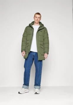 Calvin Klein PufferCappotto InvernaleThyme Uomo Cappotti 6CA22T089-M11 -DeFacto Italia 2025 c89b88b64a9e40d290c94eb3b0fe697a