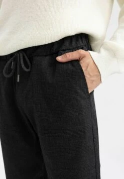 DeFacto Jogger FitPantaloni SportiviBlack Uomo Pantaloni Sportivi E Joggers DEZ22E0LX-Q11 9 DeFacto Jogger FitPantaloni SportiviBlack Uomo Pantaloni Sportivi E Joggers DEZ22E0LX-Q11 -DeFacto Italia 2025 cdf1e0ab2b5245b4836cb146656e8993