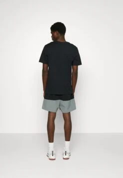 Nike Sportswear M Club Wvn CbPantaloni SportiviBlack/Smoke Grey/White Uomo Pantaloni Sportivi E Joggers NI122F090-Q11 -DeFacto Italia 2025 d0200e13c087459198a39472264f04ca