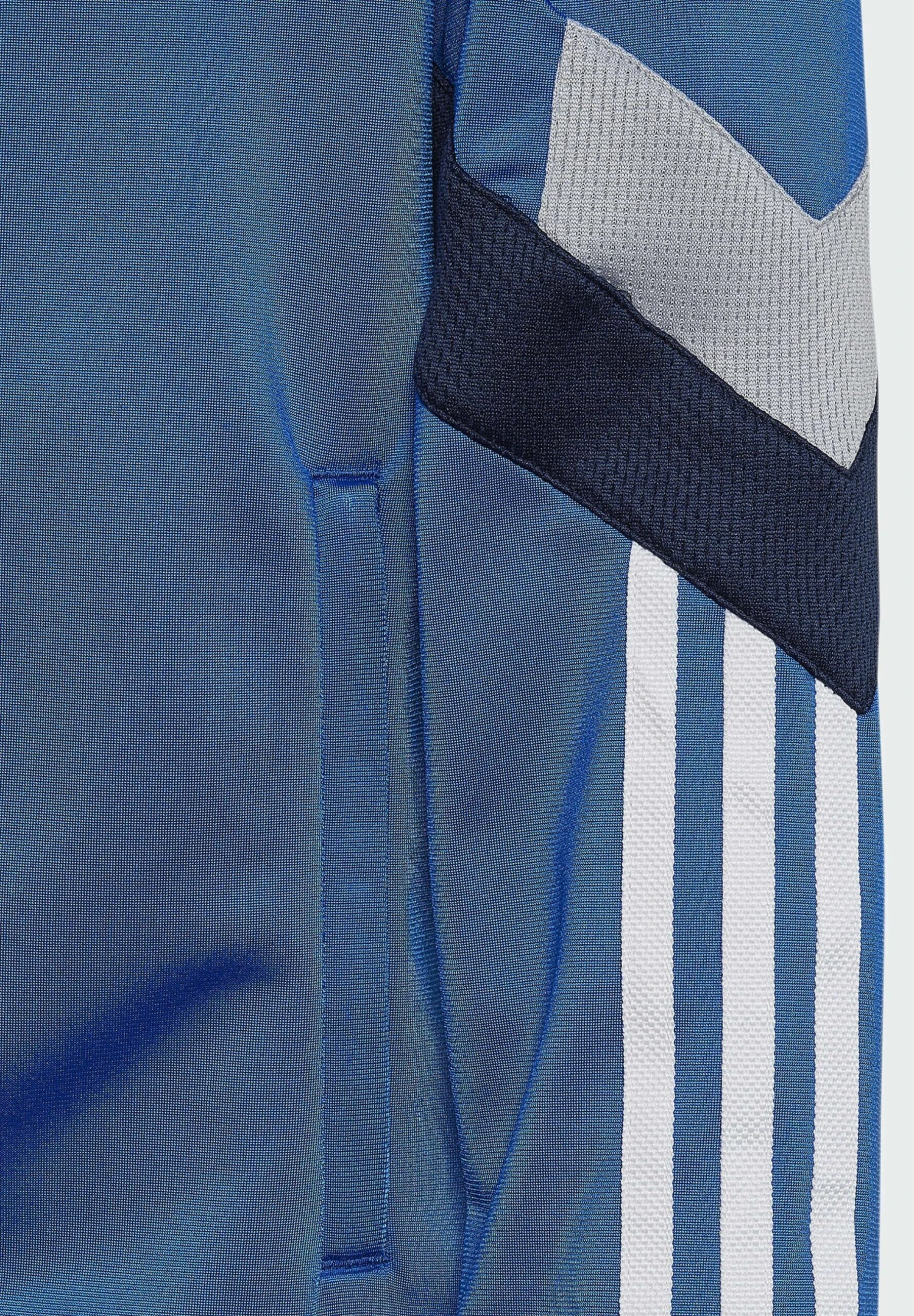 Adidas Originals Track Felpa Con ZipBlue Bambini Pullover & Cardigan AD126K03V-K11 6 Adidas Originals Track Felpa Con ZipBlue Bambini Pullover & Cardigan AD126K03V-K11 - immagine 4