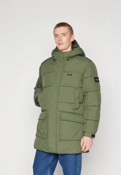 Calvin Klein PufferCappotto InvernaleThyme Uomo Cappotti 6CA22T089-M11 -DeFacto Italia 2025 e36c219653664f4a800168d21975ac33