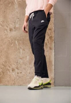Nike Sportswear M Nk Club Taper LegPantaloni SportiviBlack Uomo Pantaloni Sportivi E Joggers NI122E0E2-Q11