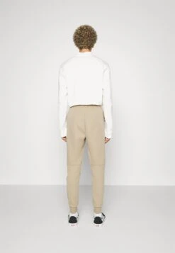 Nike Sportswear Pantaloni Sportivi - Khaki/Black -DeFacto Italia 2025 e70bf358e1f94563812afc0d465e6276