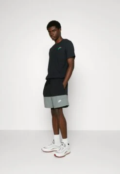 Nike Sportswear M Club Wvn CbPantaloni SportiviBlack/Smoke Grey/White Uomo Pantaloni Sportivi E Joggers NI122F090-Q11 -DeFacto Italia 2025 eb82603b45f0497ea4efe417abc15514